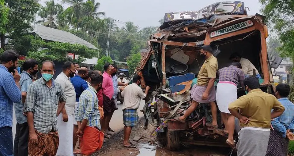 പനയമ്പാടം വാഹനാപകടം; അപകടകേന്ദ്രമായി മാറിയ പനയമ്പാടത്ത് അധികാരികളുടെ മൗനത്തിനെതിരെ നാട്ടുകാരുടെ പ്രതിഷേധം !