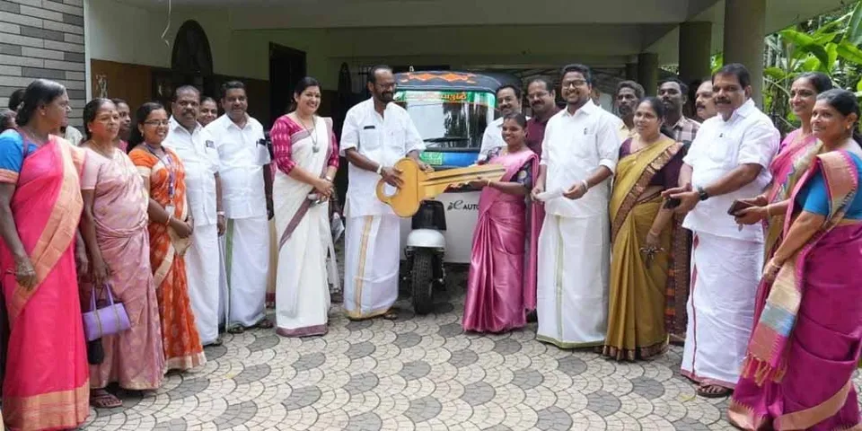 ഉഴവൂര്‍ ഗ്രാമപഞ്ചായത്ത് പദ്ധതി പ്രകാരം വാങ്ങിയ ഇ-ഓട്ടോയുടെ താക്കോല്‍ ദാനം നിർവ്വഹിച്ചു