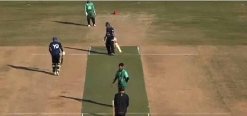 പന്തെറിയും മുമ്പ് നോണ്‍ സ്‌ട്രൈക്കര്‍ പാതിവഴി പിന്നിട്ടു; എന്നിട്ടും 'മങ്കാദിങ്' ചെയ്യാതെ ബൗളര്‍-വീഡിയോ വൈറല്‍