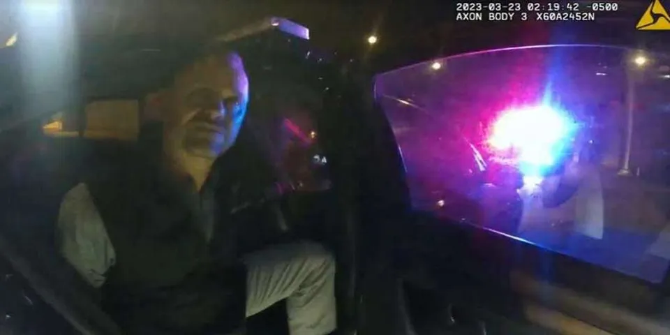 പൊതുസ്ഥലത്തു മദ്യപിച്ചതിന് അറസ്റ്റിലായ ജനപ്രതിനിധിയെ സെൻസർ ചെയ്യുന്നതിന് അംഗീകാരം