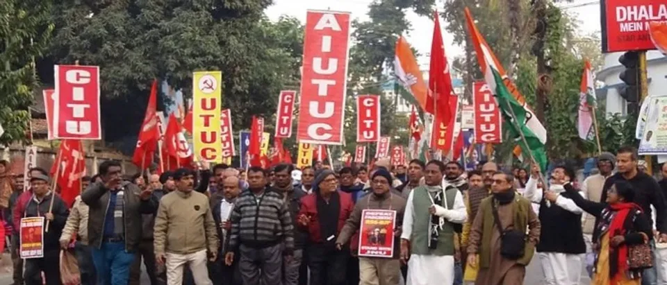 ദേശീയ പണിമുടക്കില്‍ കേരളത്തില്‍ ഹര്‍ത്താല്‍ പ്രതീതി ;  മുംബൈയില്‍ ജനജീവിതം സാധാരണം, വാഹനങ്ങള്‍ പതിവുപോലെ സര്‍വ്വീസ് നടത്തുന്നു, കമ്പനികളും പ്രവര്‍ത്തിക്കുന്നു