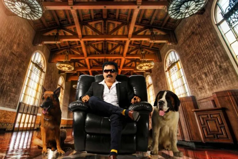 മോന്‍സന്‍റെ തട്ടിപ്പില്‍ പണം പോയത് പണത്തിനോട് ആർത്തിയുള്ള ചില വ്യക്തികൾക്കും ബ്ലാക്ക് മണിക്കാർക്കും ഒക്കെയാണ്. എന്നാല്‍ കരുവന്നൂർ ബാങ്കിൽ നിന്നും പാവപ്പെട്ടവര്‍ക്ക് നഷ്ടമായത് ജീവിതകാലം മുഴുവൻ കഷ്ടപ്പെട്ട് ഉണ്ടാക്കിയ സമ്പാദ്യമാണ്. മാധ്യമങ്ങളുടെ നിലവിളി കേട്ടാല്‍ ആരാണ് 'പാവങ്ങള്‍' തെറ്റിദ്ധരിച്ചു പോകും! സ്വതന്ത്രമായ മാധ്യമ പ്രവർത്തനം ഇന്നിപ്പോൾ മോൺസന്റെ പുരാവസ്തുക്കൾ പോലെയാണ് - ദാസനും വിജയനും എഴുതുന്നു