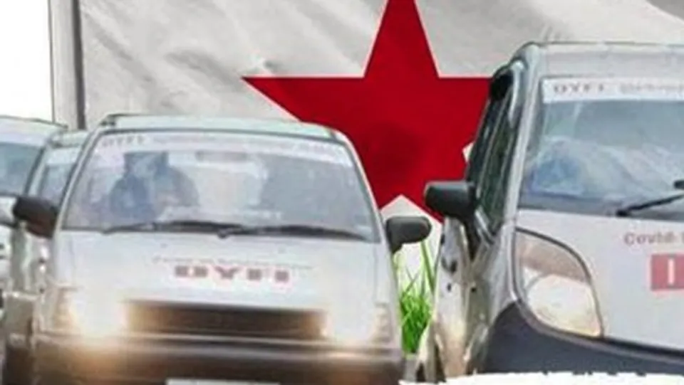 ബിരുദ വിദ്യാർഥികൾക്ക് പരീക്ഷ എഴുതാൻ സ്നേഹവണ്ടികൾ ഒരുക്കി ഡിവൈഎഫ്ഐ