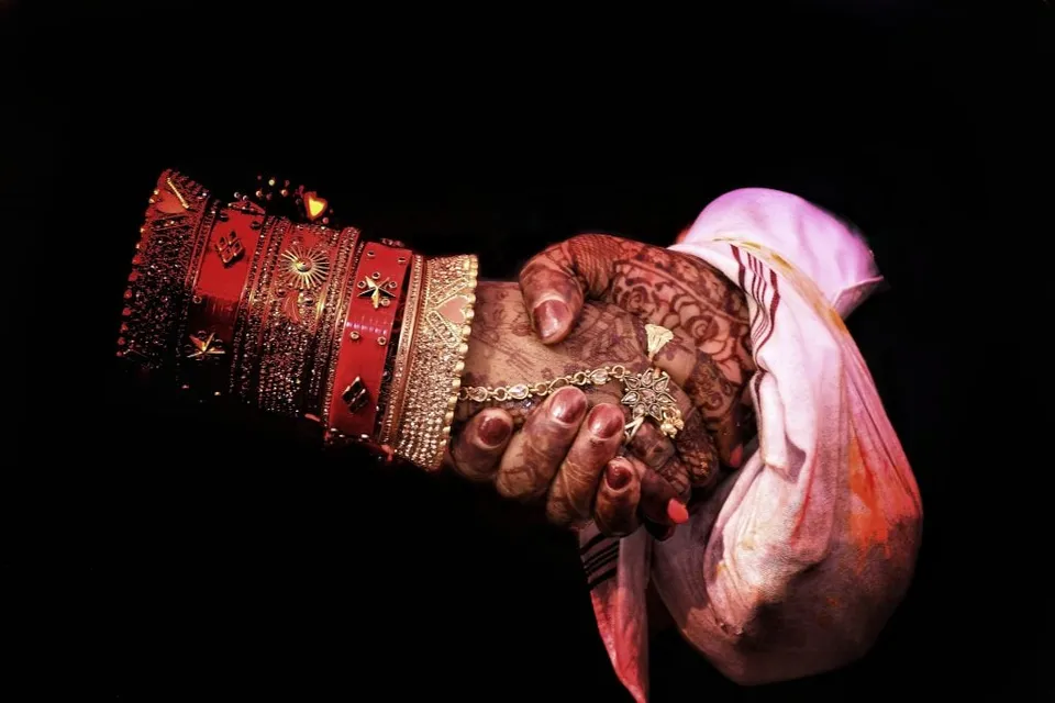 വിവാഹം കഴിഞ്ഞ് ആദ്യരാത്രിയില്‍ നവവധുവിന് വയറുവേദന; പരിശോധനയില്‍ ഏഴ് മാസം ഗര്‍ഭിണി; പിന്നാലെ കുഞ്ഞിന് ജന്മം നല്‍കി യുവതി