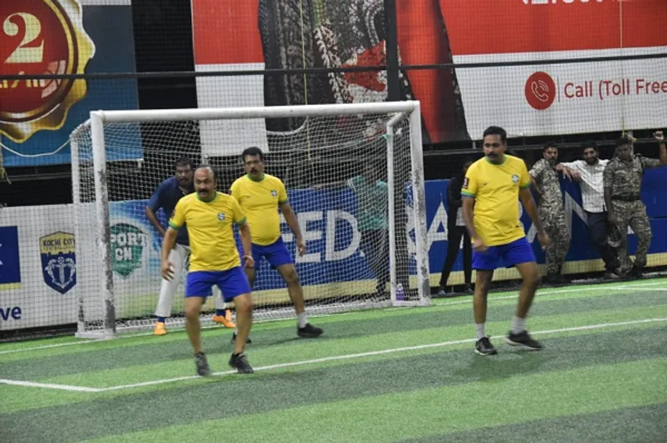 മഞ്ഞയും പച്ചയും നീലയും കലർന്ന ആ ജഴ്സി ബാല്യ കൗമാര കാലഘട്ടം മുതൽ എനിക്കൊരു വൈകാരികതയാണ്; എന്റെ തലമുറ പെലെയെ ഒരു അനുഭവമായി മനസിൽ കൊണ്ട് നടന്നവരാണ്; അതുകൊണ്ട് തന്നെ ബ്രസീൽ അല്ലാതെ മറ്റാരെന്ന് വിഡി സതീശന്‍!  കപ്പ് അർജന്റീനക്കുള്ളതാണ്, മെസ്സി ഖത്തർ ലോകകപ്പ് ഇങ്ങെടുക്കുവാണെന്ന് ടിഎന്‍ പ്രതാപന്‍; ഇത് സുരേഷ് ഗോപി തൃശൂരിങ്ങെടുക്കുകയാ എന്ന് പറഞ്ഞത് പോലെയാണ്, തൃശൂർ നിങ്ങളല്ലെ എടുത്തത്, അത് പോലെ കപ്പ് ബ്രസീലെടുക്കും പ്രതാപായെന്ന് സതീശന്റെ മറുപടി !