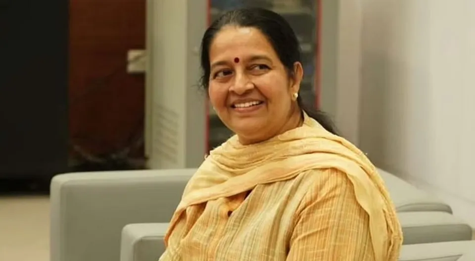 ചില ഷാജിമാരുടെ എഫ് ബി പോസ്റ്റ്‌ കണ്ടു; പോലീസ് പൊക്കി എന്ന് പറയുന്ന എന്റെ മകൻ എന്നോടൊപ്പം കഴിഞ്ഞ ദിവസം പെയ്ത മഴയിൽ വെള്ളം കയറിയ ഞങ്ങളുടെ വീട് വൃത്തിയാക്കുന്ന ജോലിയിലാണ്! മകനെ കഞ്ചാവ് കേസില്‍ അറസ്റ്റ് ചെയ്തെന്ന വ്യാജപ്രചാരണത്തിനെതിരെ ഉമ തോമസ്‌