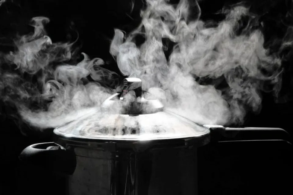 പ്രഷര്‍ കുക്കറില്‍ പാചകം ചെയ്യുമ്പോള്‍ അപകടങ്ങള്‍ ഒഴിവാക്കാന്‍ ശ്രദ്ധിക്കണം ഇക്കാര്യങ്ങള്‍ ...