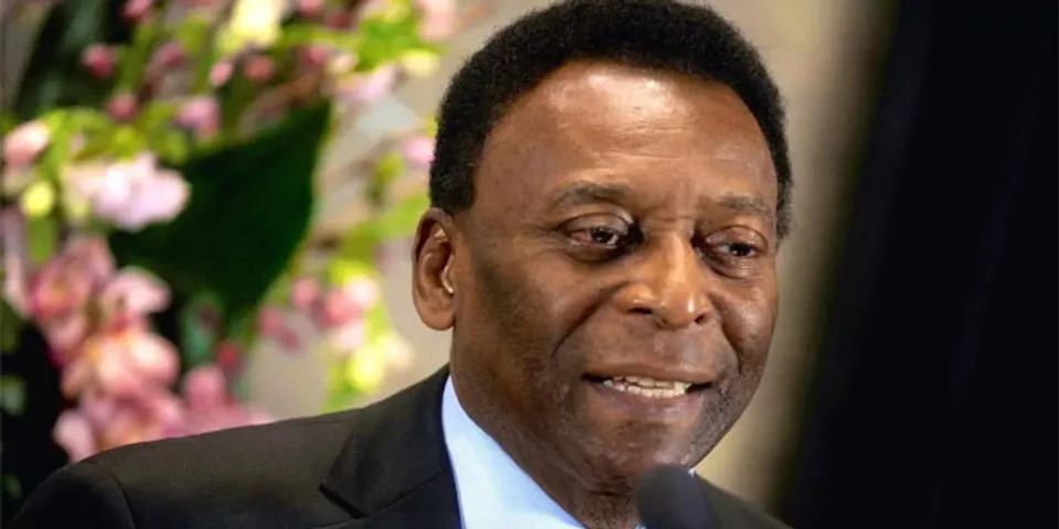 കാൽപ്പന്തുകളിയിലെ രാജാവ് പെലെ ഇനി ഓർമ്മ; ശൂന്യതയിൽ നിന്ന് ചരിത്രമെഴുതിയ 'കറുത്ത മുത്തിനെ' ബ്രസീൽ ആദരിച്ചത് 'രാജ്യത്തിൻറെ നിധി'യായി പ്രഖ്യാപിച്ച്; കളിക്കളത്തിൽ കെട്ടഴിച്ചുവിട്ട പടക്കുതിരയുടെ വീര്യം കണ്ട് ലോകം തരിച്ചിരുന്ന പതിറ്റാണ്ടുകൾ, ഫുട്ബോളിൽ അമരത്വം നേടിയ പെലെ ഇനി സ്വർഗത്തിൽ പന്തുതട്ടും !