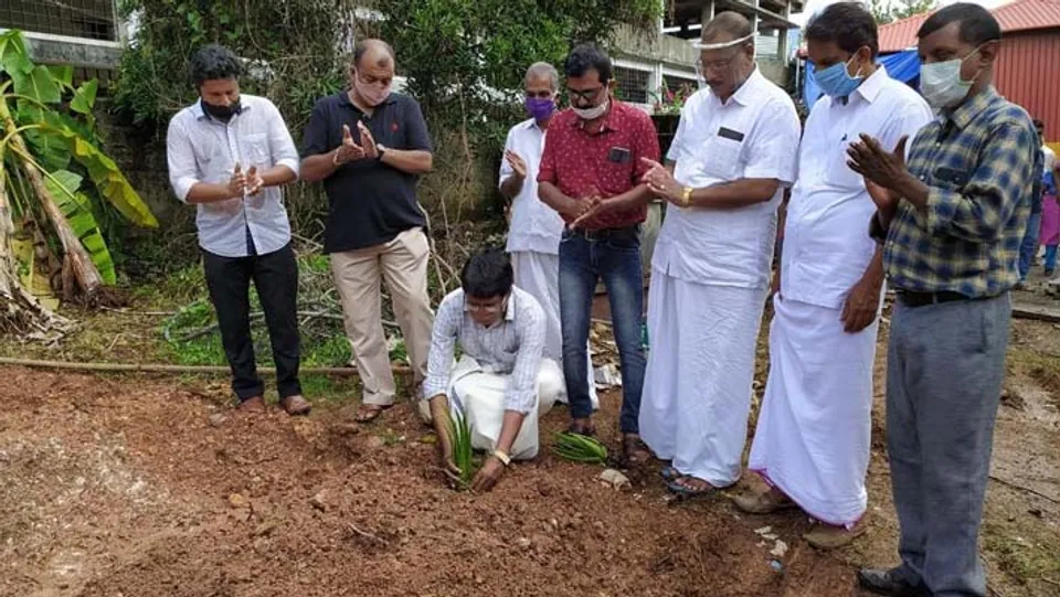 അമൃത് ഔഷധത്തോട്ടം പദ്ധതിയുമായി മുളന്തുരുത്തി വ്യാപാരിവ്യവസായി കോ-ഓപ്പറേറ്റീവ് സൊസൈറ്റി ..വരും തലമുറയ്ക്ക് ഔഷധസസ്യങ്ങളുടെ ഈട് വയ്പ്പ്