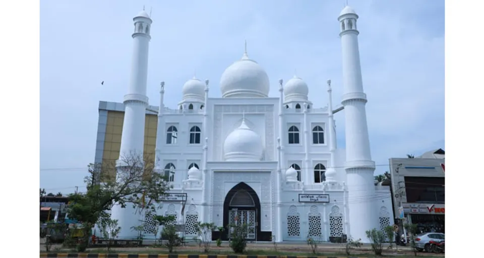 നെട്ടൂർ മസ്ജിദുൽ ഹിമായയുടെ ഉദ്ഘാടനം വ്യാഴാഴ്ച ; പള്ളി നിർമ്മാണം അറേബ്യൻ മാതൃകയിൽ !