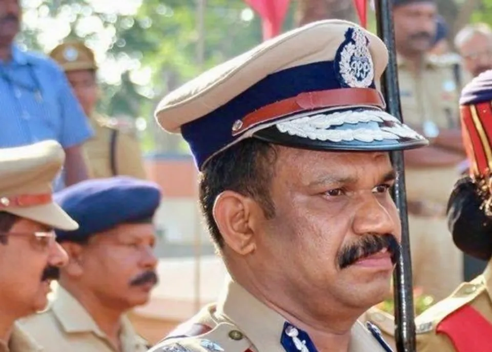 ഒരുവശത്ത്, കാനഡയിലെ ട്രക്ക് തൊഴിലാളികൾ തുടങ്ങി വച്ച 'ഫ്രീഡം കോൺവോയ്' എന്ന പ്രതിഷേധം ഇപ്പോൾ അമേരിക്ക ഉള്‍പ്പെടെയുള്ള രാജ്യങ്ങളിലേക്ക് വ്യാപിക്കുന്നു; മറുവശത്ത്, അന്ധവിശ്വാസികള്‍ എന്ന് പരിഹാസം ഏറ്റുവാങ്ങിയ ഭാരതം പുതുമാതൃക സൃഷ്ടിക്കുന്നു! ആരാണ് ശരിക്കും അന്ധവിശ്വാസി-പി. വിജയന്‍ ഐപിഎസിന്റെ 'വൈറല്‍' കുറിപ്പ്‌