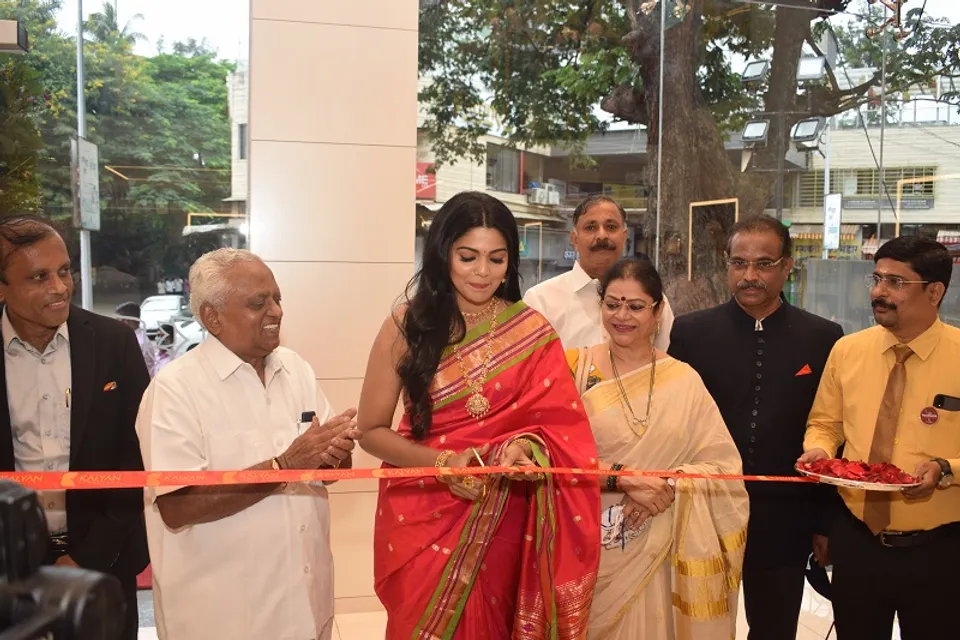 കല്യാണ്‍ ജൂവലേഴ്‌സ് ഇനി നാസിക്കിലും; 147-ാമത് ഷോറൂമിന്റെ ഉദ്ഘാടനം പൂജ സാവന്ത് നിര്‍വഹിച്ചു; ഉദ്ഘാടനത്തോട് അനുബന്ധിച്ച് ഡയമണ്ട് ആഭരണങ്ങള്‍ക്ക് 25 ശതമാനം ഇളവും സ്വര്‍ണാഭരണങ്ങള്‍ക്ക് പണിക്കൂലിയില്‍ 25 ശതമാനം വരെ ഇളവും