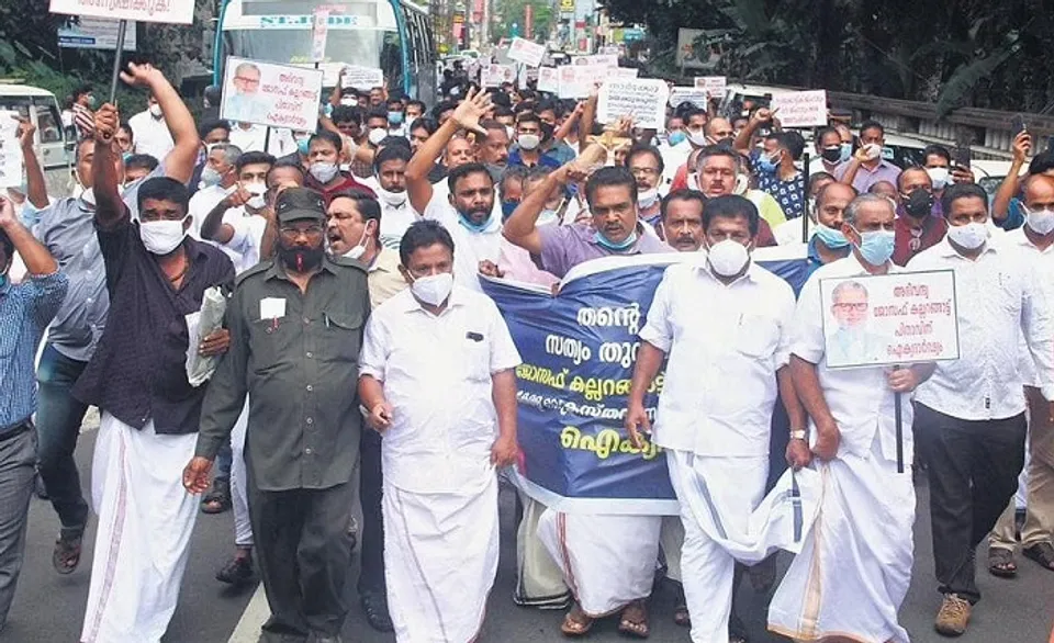 പാലാ ബിഷപ്പ് ഹൗസിലേക്ക് നടന്ന മാര്‍ച്ചില്‍ പങ്കാളിത്തമില്ലെന്ന് സമുദായ സംഘടനകള്‍; നര്‍ക്കോട്ടിക് ജിഹാദ് വിവാദത്തിന് തിരശീല വീഴുന്നു ! മാര്‍ച്ച് നടത്തിയത് വര്‍ഗീയ മുതലെടുപ്പിടുപ്പിന് നീക്കം നടത്തിയ തീവ്ര സംഘടനകളോ ? മുസ്ലീം ഐക്യസമിതിയെന്ന വാദം തള്ളി സമുദായ സംഘടനകള്‍ നിലപാടെടുത്തതോടെ സമരം നടത്തിയവര്‍ നിരീക്ഷണത്തില്‍. വിവാദത്തില്‍ രാഷ്ട്രീയ മുതലെടുപ്പ് ലക്ഷ്യമിട്ട ബിജെപി നീക്കവും പൊളിഞ്ഞു. ദേശീയ-സംസ്ഥാന നേതാക്കളുടെ ബിഷപ്പ് ഹൗസ് സന്ദര്‍ശനം വെറുതെയായി. പാലായിലെ അന്തരീക്ഷം വീണ്ടും സമാധാനത്തിലേക്ക്