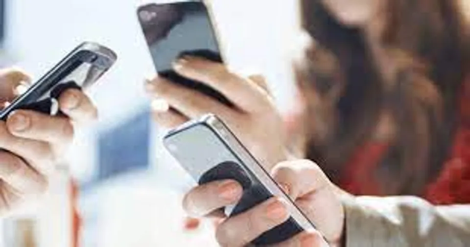 സ്മാർട്ട് ഫോണില്ലാതെ പറ്റുന്നില്ലേ; ഫോണിനെ പിരിഞ്ഞിരിക്കാന്‍ പറ്റാത്ത അവസ്ഥയ്ക്ക് പിന്നിലെ കാരണമറിയാം