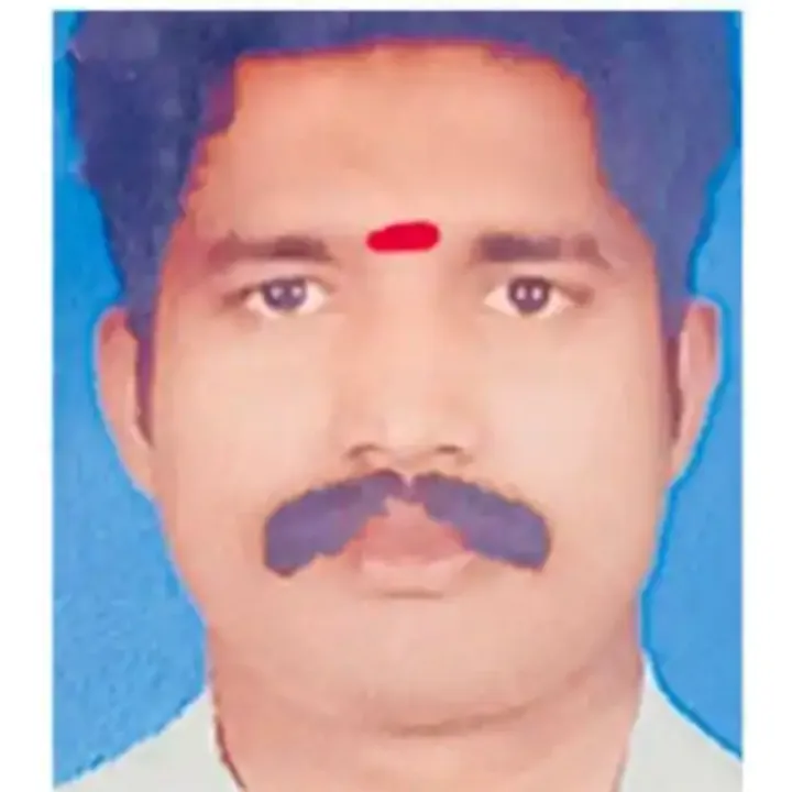 ദേഹത്ത് കത്തികൊണ്ട് കുത്തിയ മുറിവുകൾ, ആന്തരികാവയവങ്ങൾ പുറത്തു ചാടിയ നിലയിൽ, ടാപ്പിങ് തൊഴിലാളിയുടെ മരണം  കൊലപാതകമെന്ന് മാതാവ്; സ്വയം കുത്തി മുറിവേൽപ്പിച്ചതായി മരണമൊഴിയെന്ന് പോലീസ്