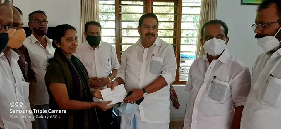 ഒഐസിസി കണ്ണൂര്‍ ജില്ലാ കമ്മിറ്റി ചികിത്സാ സഹായനിധി കൈമാറി