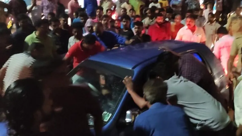 മദ്യലഹരിയിൽ അപകടം: തുടർന്ന് ലോറി ഡ്രൈവര്‍ക്ക് മർദ്ദനം, പോലീസുകാരെന്നു പറഞ്ഞു നാട്ടുകാർക്ക് ഭീഷണി. മൂക സാക്ഷികളായി തൊടുപുഴ പോലീസും