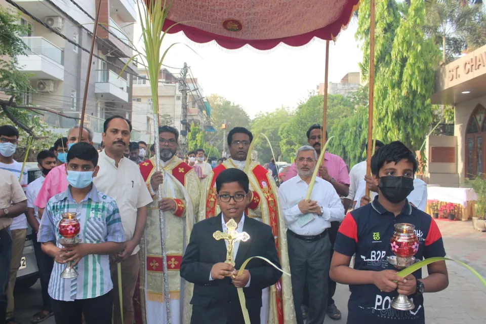 ഹരിനഗർ വിശുദ്ധ ചാവറ കുര്യാക്കോസ് ഏലിയാസ് ദേവാലയത്തിലെ കുരുത്തോല പ്രദക്ഷണത്തിന് ഇടവക വികാരി ഫാ. ആൻ്റോ കാഞ്ഞിരത്തിങ്കൽ സിഎംഐ നേത്യത്വം വഹിച്ചു