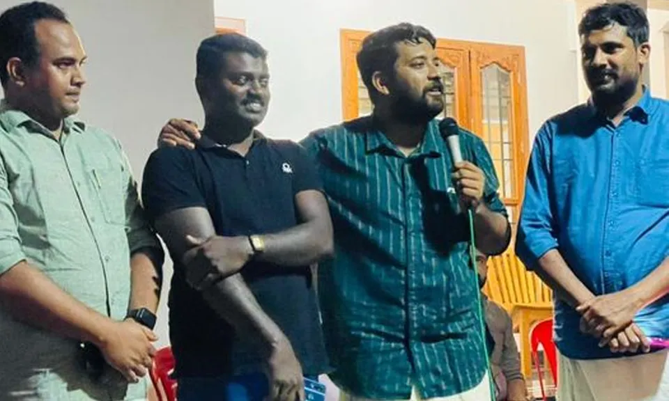 "എടുക്കാനുള്ളത് ഒക്കെ എടുത്തോ... നീ എന്റെ കൂടെ വാ ..." ! കോൺഗ്രസ്‌ ജില്ലാ സമ്മേളനത്തിന്റെ പന്തൽ ജോലി ചെയ്തുകൊണ്ടിരിക്കുന്ന മുകേഷിനെ പി.ടി തോമസ് വിളിച്ചത് ജീവിതത്തിലേക്ക്. പ്രാരാബ്ധം മൂലം പ്ലസ് ടു പഠനം നിർത്തി പന്തൽ പണി ചെയ്യേണ്ടിവന്ന മുകേഷ് മോഹൻ ഇന്ന് ഗവേഷക വിദ്യാർത്ഥി ! പി.ടി തോമസ് കേവലമൊരു വ്യക്തിയല്ല; നേതാക്കളെ സൃഷ്ടിക്കുന്ന നേതാവായിരുന്നു. തൃക്കാക്കരയിൽ ജനവിധി തുടരുന്നതിനിടെ ഓർമ്മകൾ പങ്കിട്ട് സഹപ്രവർത്തകർ