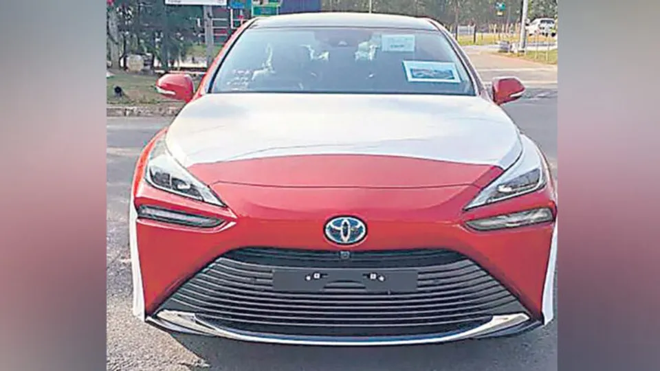 ഹൈഡ്രജൻ കാർ കേരളത്തിൽ; 'മിറായ്' എത്തിയത് പഠനാവശ്യത്തിന്