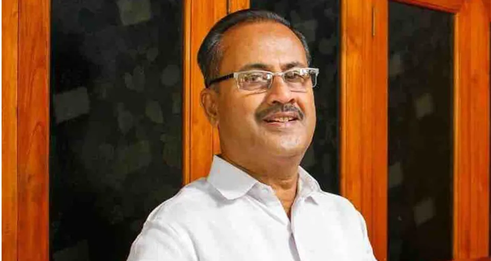 സ്വന്തം മാതാപിതാക്കള്‍ക്ക് കുഴിമാടം പോലും  ഒരുക്കാന്‍ അനുവദിക്കാത്തവരോ  കുടുംബത്തെ ഏറ്റെടുക്കുന്നത് ? മുസ്ലിം ലീഗ് സംസ്ഥാന സെക്രട്ടറി അഡ്വ. പി.എം.എ സലാം