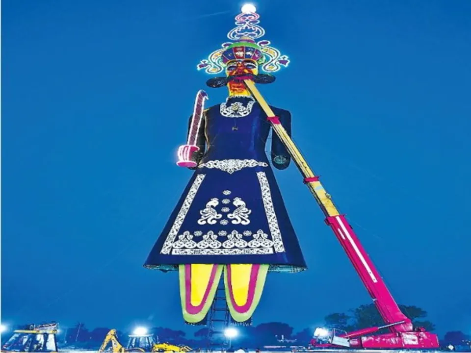 221 അടി ഉയരം, 25 അടി നീളമുള്ള കപ്പടാ മീശ, 60 അടി ഉയരമുള്ള കിരീടം .. അതിവിശാലമായി നിർമ്മിക്കുന്ന ഏറ്റവും വലിയ രാവണ പ്രതിമ ദസേറ ദിനത്തില്‍ അഗ്നിക്കിരയാകും