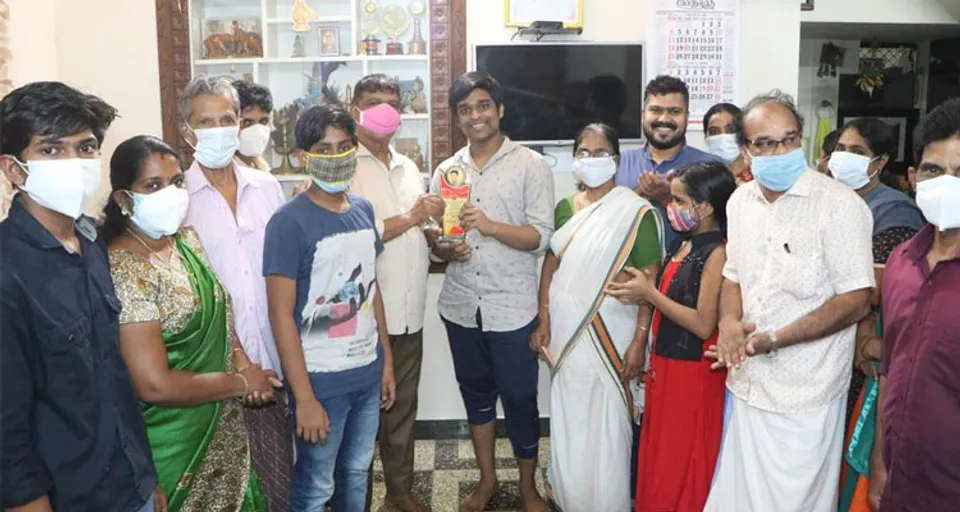 പ്രതിസന്ധിയിലും തിളക്കമാർന്ന ജയം. സമ്പൂർണ്ണ എ പ്ലസ് കരസ്ഥമാക്കിയ ആദിത്യനെ അനുമോദിച്ചു