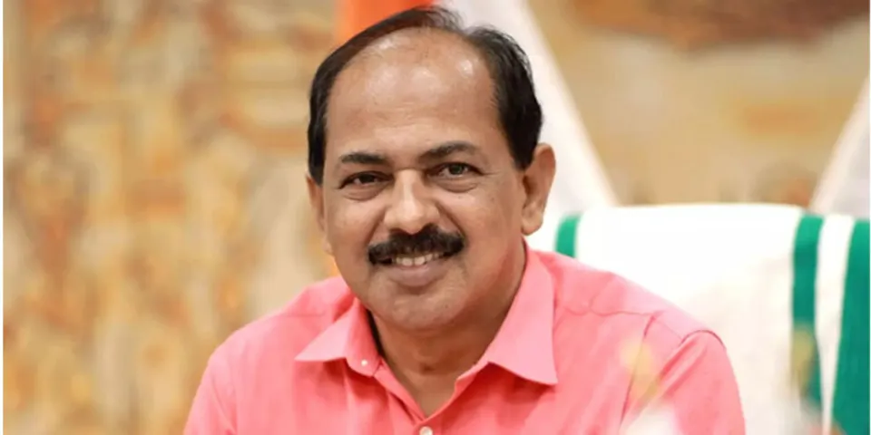 റേഷന്‍ വ്യാപാരികള്‍ക്ക് കമ്മീഷന്‍ നല്‍കുന്നതിന് സര്‍ക്കാരിന് പ്രതിമാസം 1516 കോടി രൂപയാണ് വേണ്ടി വരുന്നത്. എന്നാല്‍ പി.എം.ജി.കെ.വൈ പദ്ധതി പ്രകാരം കേന്ദ്രം അനുവദിച്ചു തരുന്ന ഭക്ഷ്യ ധാന്യങ്ങളുടെ വിതരണ കമ്മീഷന്‍ കൂടി കണക്കാക്കുമ്പോള്‍ പ്രതിമാസം 2830 കോടി രൂപ കണ്ടത്തേണ്ട സാഹചര്യമുണ്ടായി, സമരത്തില്‍ നിന്ന് പിന്മാറണം; റേഷന്‍ വ്യാപാരികളുടെ കമ്മീഷന്‍ മുടങ്ങില്ലെന്ന് മന്ത്രി അനിലിന്റെ ഉറപ്പ്