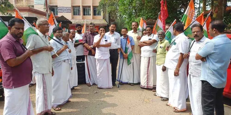 തഹസിൽദാർ ഇല്ല: പൊന്നാനി മണ്ഡലം കോൺഗ്രസ് താലുക്ക് ഓഫീസിന് മുന്നിൽ ധർണ്ണ നടത്തി