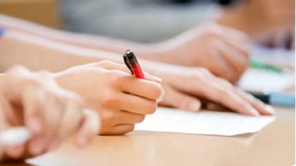 തെരഞ്ഞെടുപ്പ്;എസ്‌എസ്‌എല്‍സി, പ്ലസ് ടു പരീക്ഷകള്‍ ഏപ്രിലിലേക്ക് മാറ്റാന്‍ നീക്കം