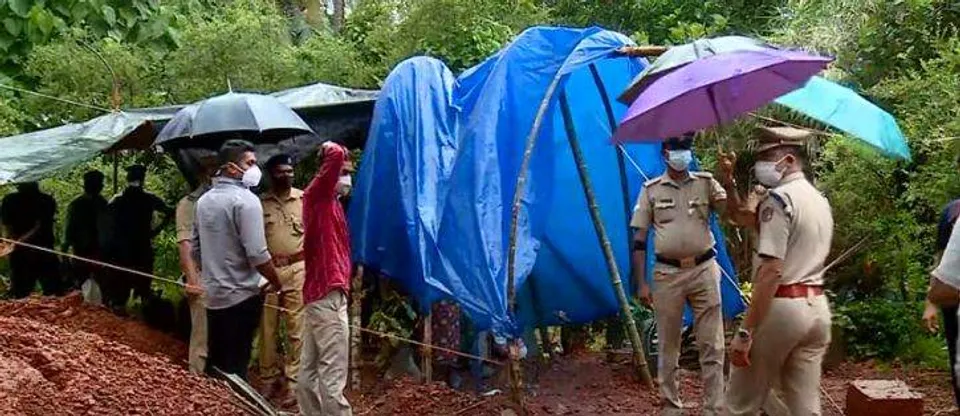 സ്വത്തു തട്ടിയെടുത്തശേഷം വൃദ്ധയെ അപായപ്പെടുത്തിയതെന്ന് സംശയം; താനാളൂരില്‍ ആറുമാസം മുമ്പ് മരിച്ച വീട്ടമ്മയുടെ മൃതദേഹം പോസ്റ്റ്‌മോര്‍ട്ടത്തിനായി പുറത്തെടുത്തു