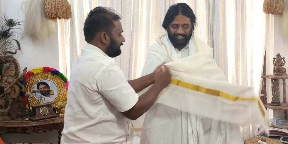 മുതലമട സ്നേഹം ചാരിറ്റബിൾ ട്രസ്റ്റ്‌ ചെയർമാൻ സുനിൽദാസ് സ്വാമിയെ ആദരിച്ചു