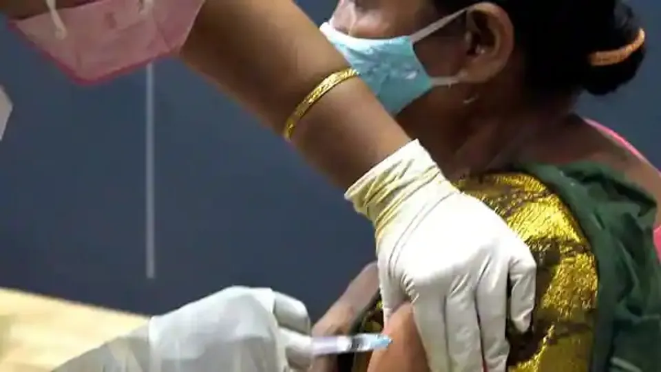 കൊവിഡാണെന്ന് തെറ്റിധരിപ്പിച്ച് തൊഴിലുറപ്പ് തൊഴിലാളിയായ യുവതിയെ  കൊവിഡ് ചികിത്സാ കേന്ദ്രത്തിലേക്ക് നിർബന്ധിച്ച് പറഞ്ഞയച്ച സംഭവത്തിനു പിന്നിൽ  കൊഴുവനാൽ പി. എച്ച്. സി. മെഡിക്കൽ ഓഫീസർ ഡോ. ദിവ്യ ജോർജിനും പങ്കുണ്ടെന്ന വിവരം പുറത്തു വന്നു