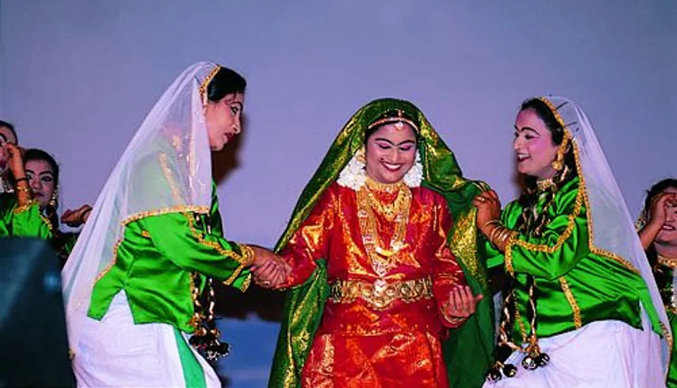 മലയാളിക്ക് നഷ്ടമാകുന്ന പ്രാദേശിക സംസ്കാരം - 1970 കളിലും 80 കളിലും നിലവിലുണ്ടായിരുന്ന മത സാഹോദര്യത്തിൽ ഊന്നിയ പ്രാദേശിക സംസ്കാരത്തിൽ നിന്ന് ഭിന്നമാകുന്ന ഇന്നത്തെ കേരളം