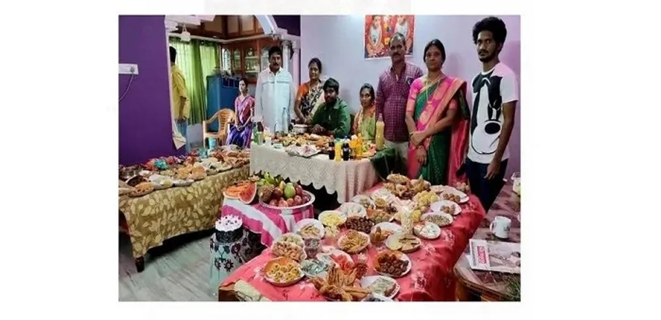 ഒരു വര്‍ഷത്തെ മുഴുവന്‍ ദിവസത്തെയും പ്രതിനിധീകരിച്ച് 365 വിഭവങ്ങള്‍! ഭാവി മരുമകന് ഭക്ഷണത്തിന്റെ സമ്പൂര്‍ണ്ണ കലവറ ഒരുക്കി സ്വര്‍ണ്ണ വ്യാപാരിയും കുടുംബവും; ആന്ധ്രയിലെ ഈ രാജകീയ വിരുന്ന്‌ സോഷ്യല്‍ മീഡിയയില്‍ വൈറല്‍