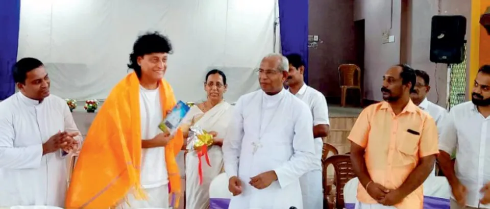 ഡോ. ബോബി ചെമ്മണൂരിന് ആലപ്പാട് നിവാസികളുടെ സ്നേഹാദരവ്