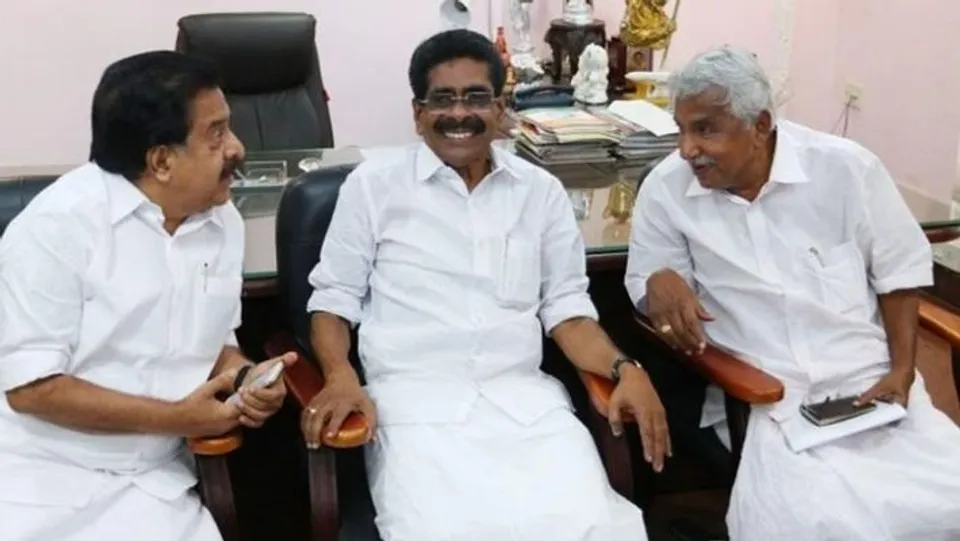 കെ പി സി സി: അന്തിമ പട്ടികയിൽ നിന്നും 5 ജനറൽ സെക്രട്ടറിമാരെയും 20 സെക്രട്ടറിമാരെയും വെട്ടണമെന്ന് മുല്ലപ്പള്ളി. പറ്റില്ലെന്ന് ഉമ്മൻചാണ്ടിയും ചെന്നിത്തലയും ! ലിസ്റ്റ് പ്രഖ്യാപിക്കാൻ മണിക്കൂറുകൾ ബാക്കി നിൽക്കെ ജംബോ ലിസ്റ്റിനെ ചൊല്ലി ഭിന്നത രൂക്ഷം !