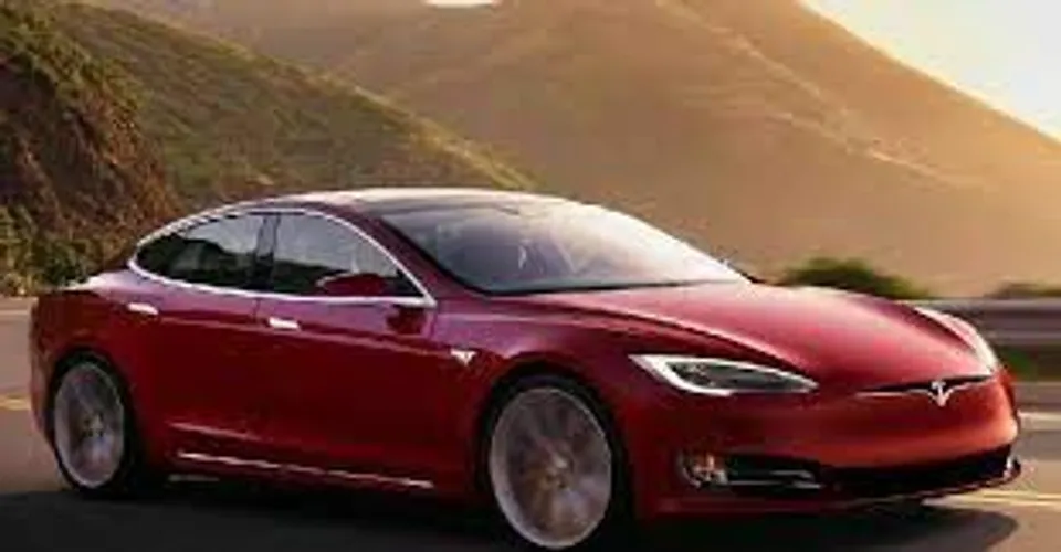 ആവശ്യക്കാരുടെ എണ്ണം വര്‍ധിപ്പിക്കാനുള്ള ശ്രമത്തിന്‍റെ ഭാഗമായി ജനകീയമായ ഇലക്ട്രിക് മോഡല്‍ വാഹനങ്ങള്‍ക്ക് വന്‍ വിലകുറവുമായി ഇലോണ്‍ മസ്കിന്‍റെ ടെസ്ല..