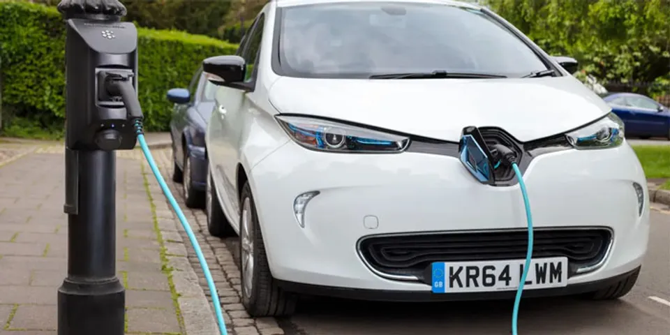 ഇലക്ട്രിക് വാഹനങ്ങളുടെ  തീപിടിത്തം ; മൂന്ന് പ്രമുഖ കമ്പനികള്‍ക്ക്‌ കാരണം കാണിക്കൽ നോട്ടീസുമായി കേന്ദ്രം