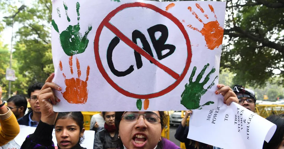 രാജ്യത്ത് കത്തുന്നത് ഇന്ത്യയെന്ന സംസ്കാരം ? എവിടെ ആമിർഖാൻ ? എവിടെ ഷാരൂഖ് ഖാൻ ? എവിടെ യൂസഫലി ? ഒരു സമ്പദ്ഘടന കൂപ്പുകുത്തുന്നത് നിങ്ങള്‍ക്ക് കാണാതെപോകാം ! പക്ഷേ ജനിച്ച മണ്ണിന്‍റെ അവകാശങ്ങള്‍ക്കായി ഹിന്ദുവും മുസല്‍മാനും ക്രിസ്ത്യാനിയുമെല്ലാം കൈകോര്‍ത്ത് അണിചേരുന്നത് എന്തിനെന്ന് കാണാതെപോകരുത് ? - ദാസനും വിജയനും എഴുതുന്നു