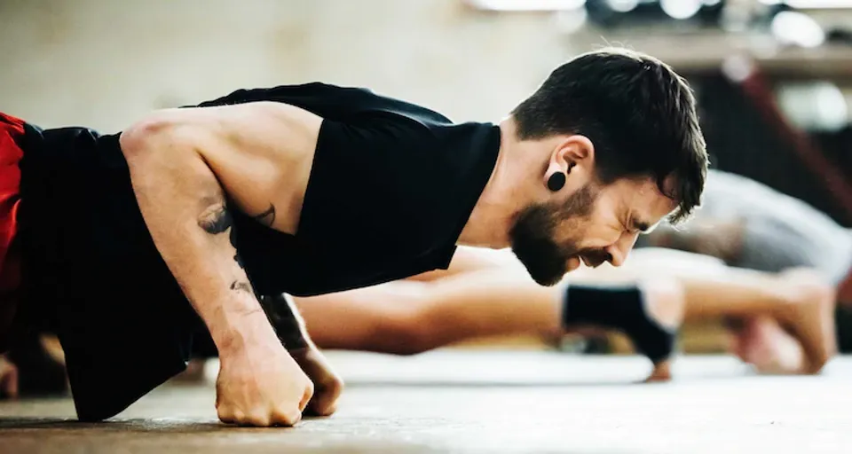 ശരീരത്തിൻ്റെസൗന്ദര്യം കൂടുമെന്ന് കരുതി മണിക്കൂറുകളോളം ജിമ്മിൽ കഴിയുന്നവരും ഓർക്കുക, ഹൃദയവും ഒരു അവയവം മാത്രമാണ് എന്ന്. പ്രത്യേകിച്ചും മിഡിൽ ഏജ് കഴിഞ്ഞവർ. സൂക്ഷിക്കുക, അമിത വ്യായാമം അപകടകരമാണ് !