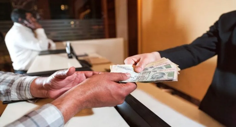 ബാങ്കുകൾ പൊട്ടുന്നൂ, കൊറോണ വീശിയടിക്കുന്നു. ഇതിനിടയിൽ സഹസ്ര കോടികൾ മുടക്കി കൂറുമാറ്റ നാടകങ്ങൾ കളിക്കുന്നവർക്ക് എന്ത് രാഷ്ട്രീയ ധാർമികതയാണ് ഉള്ളത്?