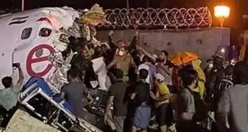 രക്ഷാ പ്രവർത്തനങ്ങളിൽ ഈ കൊണ്ടോട്ടി മാതൃക തങ്കലിപികളാൽ എഴുതപ്പെടേണ്ടതുതന്നെ ! സ്വാതന്ത്ര്യദിനത്തിൽ അവർക്കും ഒരു ആദരമാകാം - ദാസനും വിജയനും  