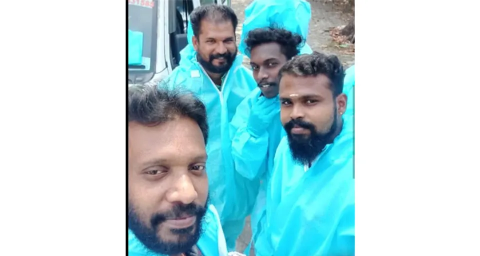 കോവിഡ് ബാധിച്ച് മരണമടഞ്ഞ വൃദ്ധനെ സംസ്ക്കരിച്ചത് 'ഹൃദയമുള്ള' അയൽവാസികൾ...