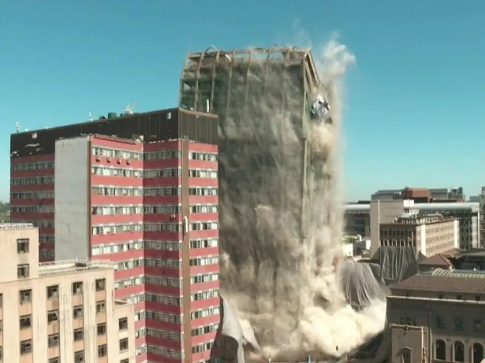 22 നിലയുള്ള കെട്ടിടം വിസ്ഫോടനത്തിലൂടെ തകർത്തത് 30 സെക്കൻഡ് കൊണ്ട് !