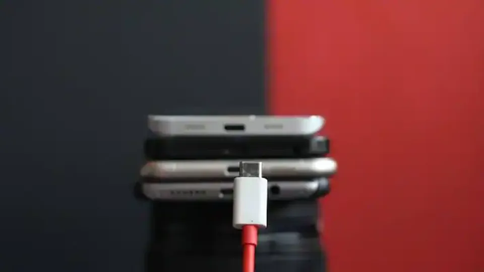 യുഎസ്ബി-സി ചാർജിങ് പോർട്ട് നിർബന്ധമാക്കാനൊരുങ്ങി ഇന്ത്യ