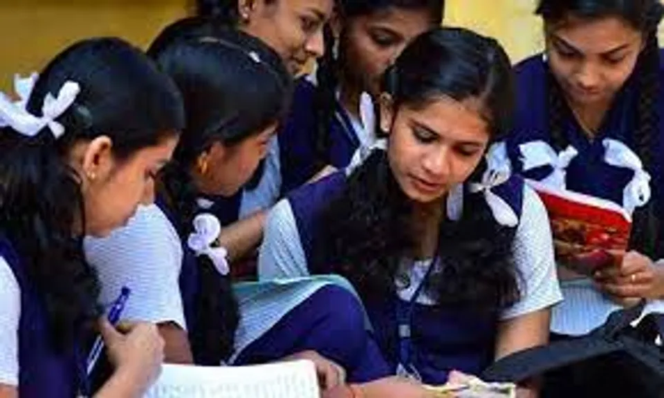 സർക്കാർ തീരുമാനം കാത്ത് പ്ലസ് വൺ പ്രവേശനം ലഭിക്കാത്ത മലബാറിലെ കാൽ ലക്ഷത്തിലധികം വിദ്യാർഥികൾ