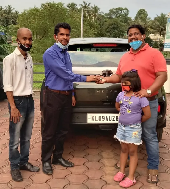 സര്‍വ്വീസിങ്ങിന് കമ്പനി സര്‍വ്വീസ് സെന്‍ററില്‍ ഉടമ ഏല്‍പിച്ച കാര്‍ അപകടത്തില്‍പ്പെട്ട സംഭവം; ഉടമയ്ക്ക് പുതിയ കാര്‍ നല്‍കി സര്‍വീസ് സെന്റര്‍