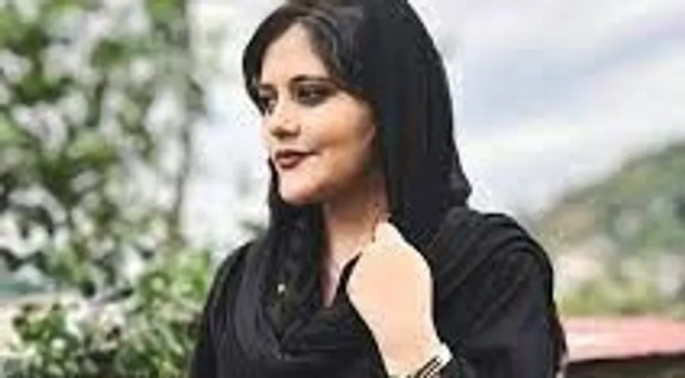 ഇറാനില്‍ ഹിജാബ് അഴിച്ച് പ്രതിഷേധം