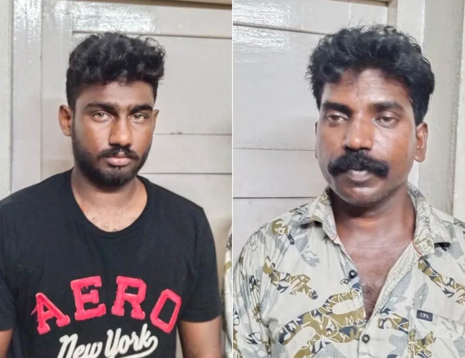 ചങ്ങനാശ്ശേരിയിൽ വൻ ഹാൻസ് വേട്ട. ചങ്ങനാശ്ശേരിയിൽ നിരോധിത പുകയില ഉല്‍പ്പന്നമായ ഹാൻസ്, കൂൾലിപ് എന്നിവയുടെ 36,000 ഓളം പാക്കറ്റുകൾ അടങ്ങിയ വൻ ശേഖരമാണ് ചങ്ങനാശ്ശേരി പോലീസ് പിടികൂടിയത്. സംഭവത്തിൽ രണ്ടുപേരെ പോലീസ് അറസ്റ്റ് ചെയ്തു.